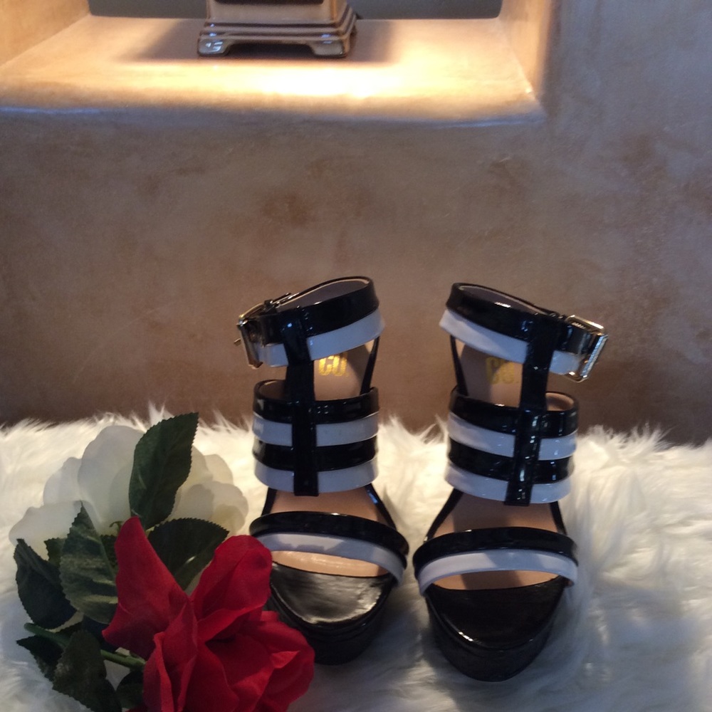 NWT black and white wedges